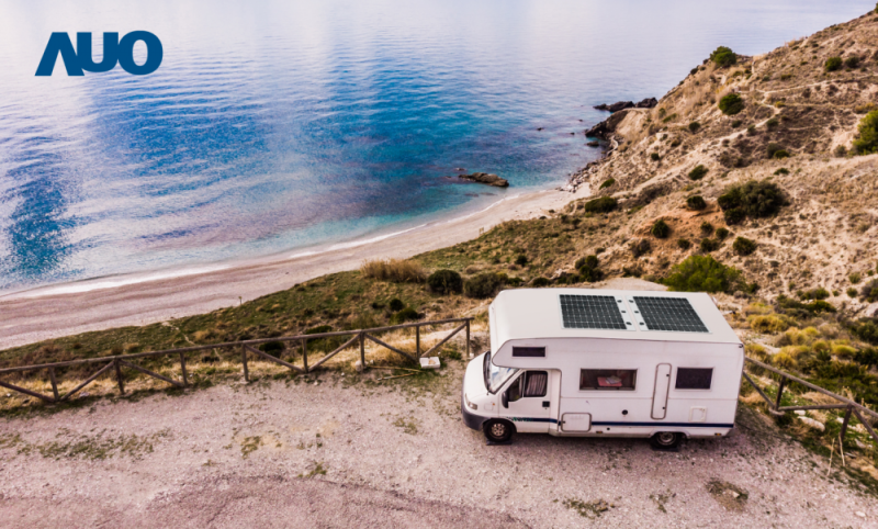 「可撓輕量化太陽光電板SunCurva」使用輕量特殊耐候型複合板取代傳統太陽能板的玻璃前板，不僅降低70%重量，每米平方僅3Kg；具有抗衝擊性能及通過電磁相容性測試，可應用於交通運輸工具，如露營車、遊艇等